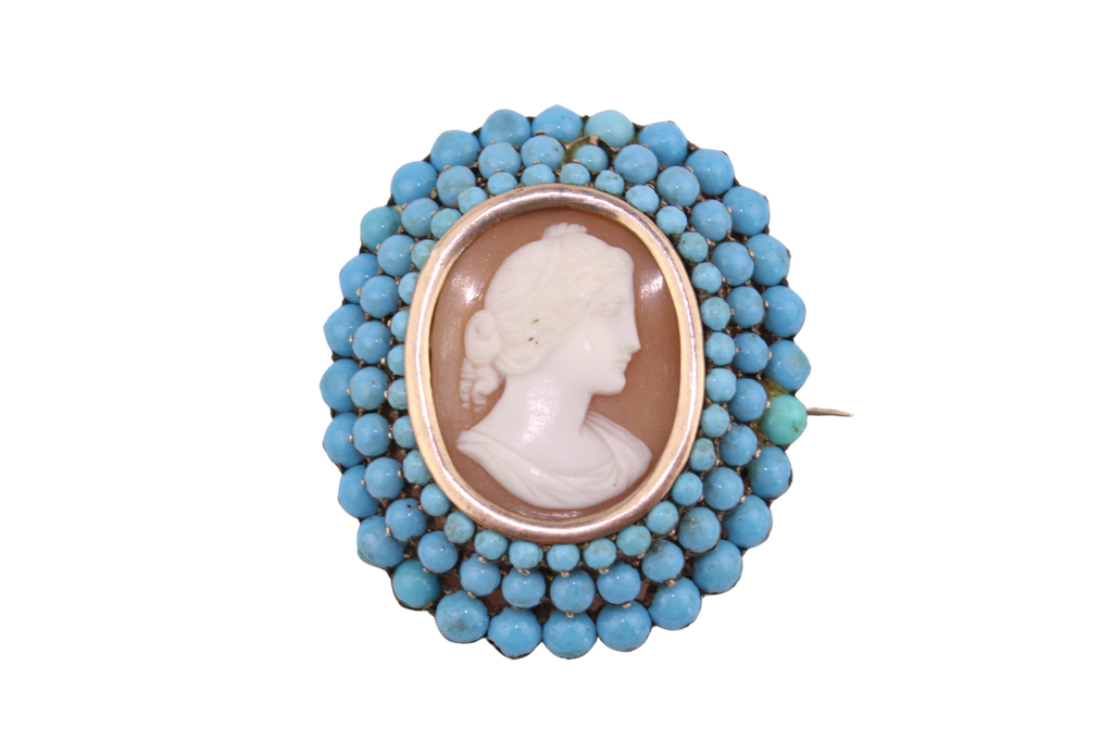 Kamee Brosche mit Türkiscabochons