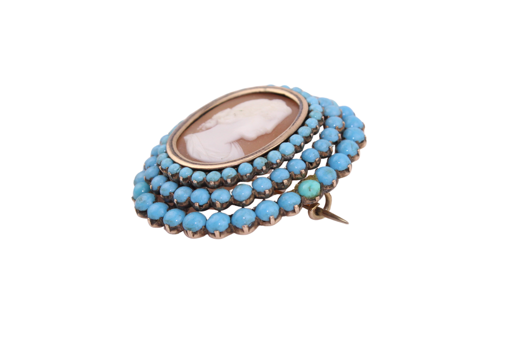 Kamee Brosche mit Türkiscabochons