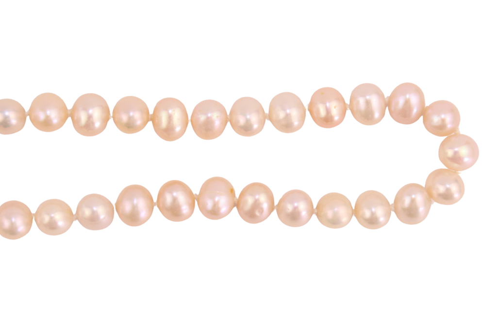Freshwater pearl necklace, rose