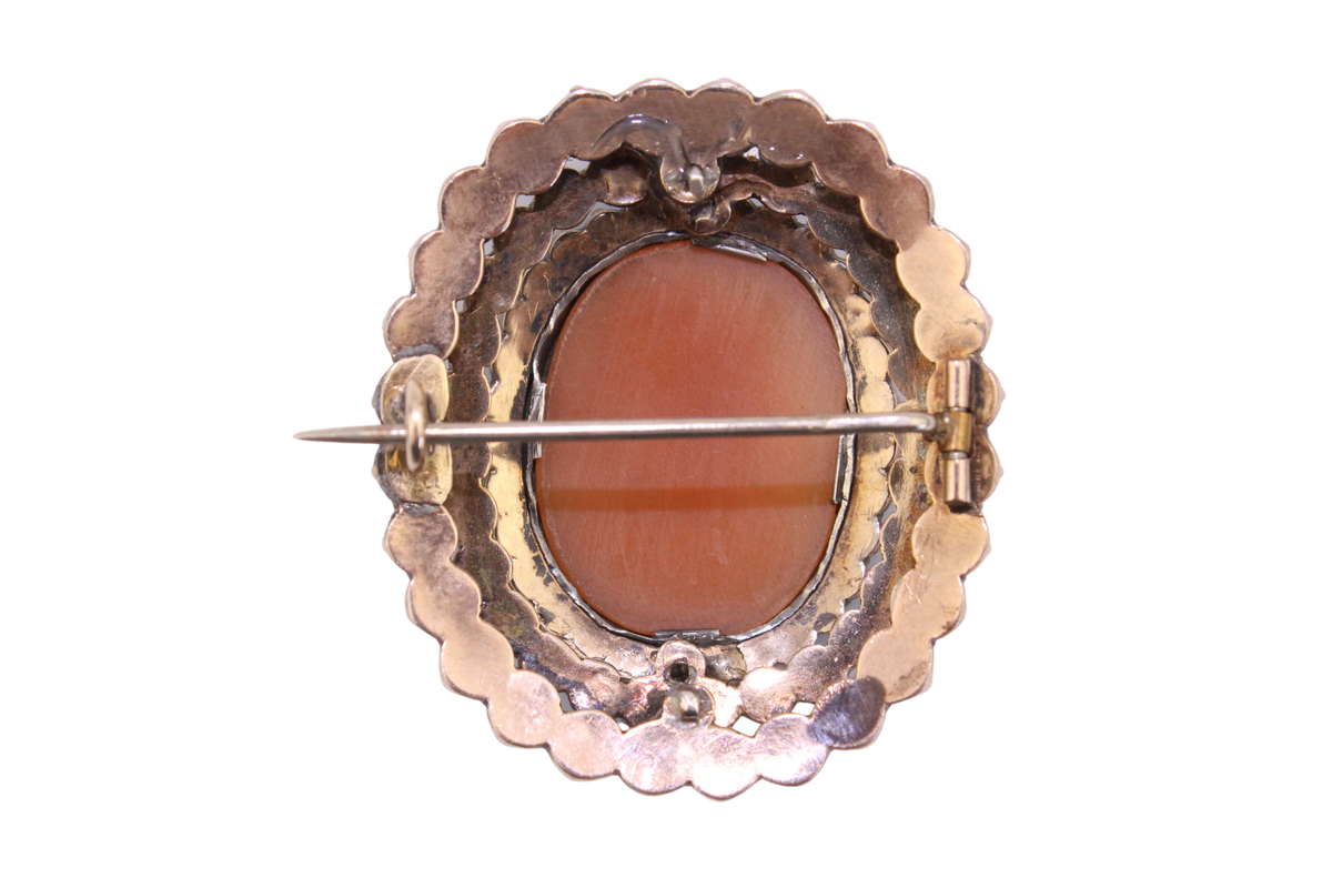 Kamee Brosche mit Türkiscabochons
