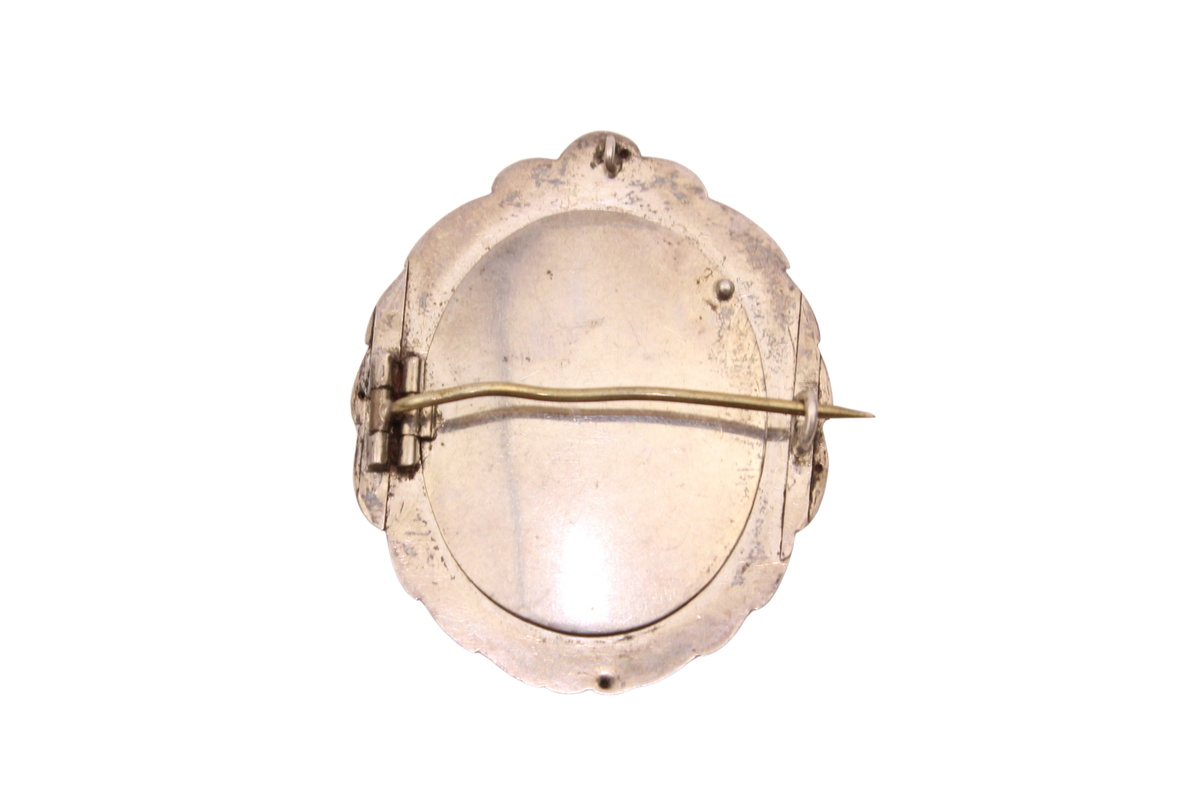Medaillon Brosche